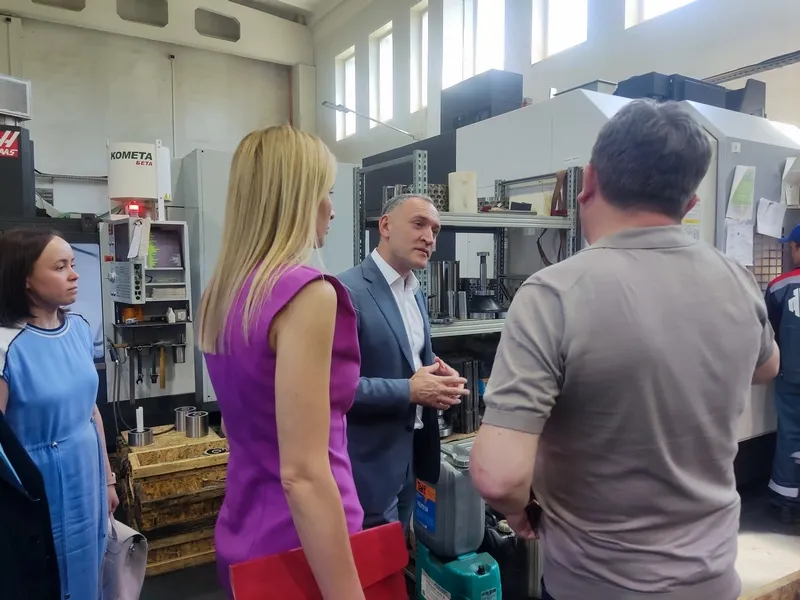 Команда по развитию промышленных кластеров Омской области побывала на производстве ООО «КБ «Технология»
